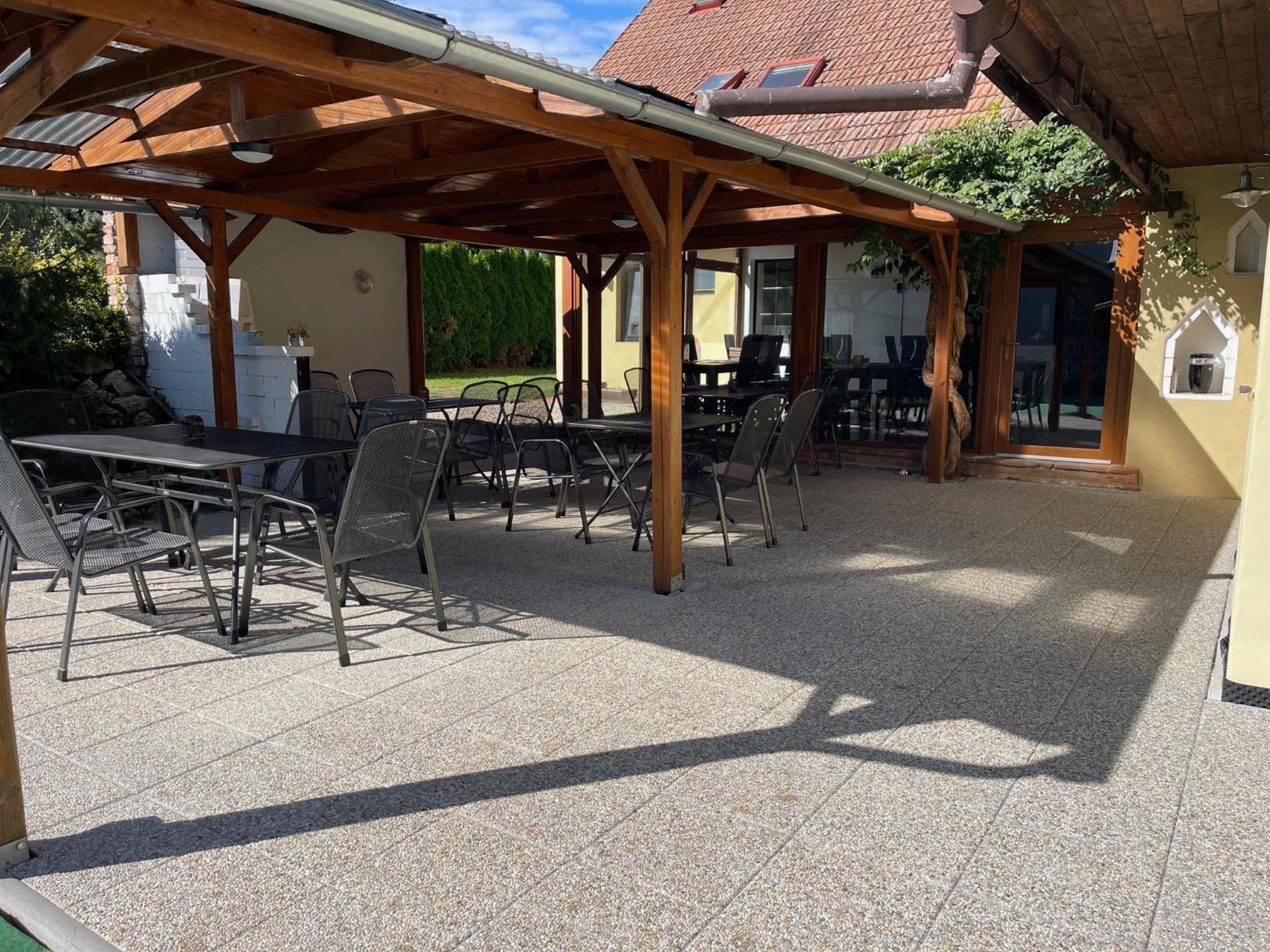 Penzion Trojna Lednice-Vhodne Na Svatby,Rodinne Akce,Teambuilding Exterior photo